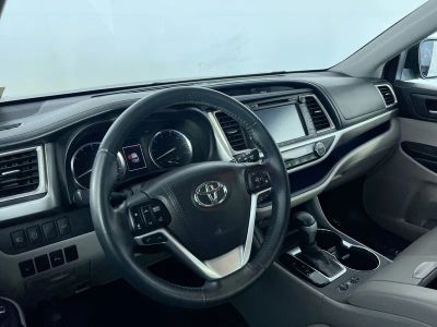 2017 Toyota Highlander — photo 27 view