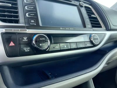 2017 Toyota Highlander — photo 24 view