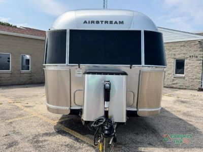 2019 Airstream Globetrotter — side profile view