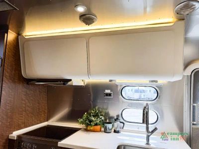 2019 Airstream Globetrotter — photo 17 view