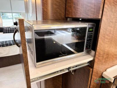 2019 Airstream Globetrotter — photo 32 view