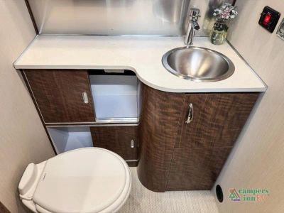 2019 Airstream Globetrotter — photo 41 view