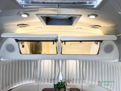 2019 Airstream Globetrotter — photo 12 view