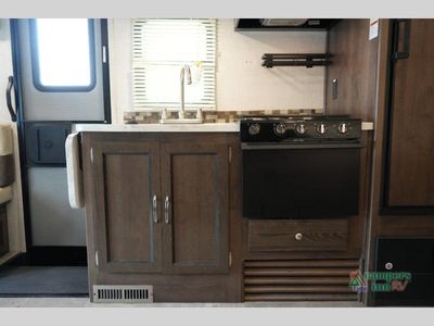 2020 Coachmen RV Prism — photo 31 view
