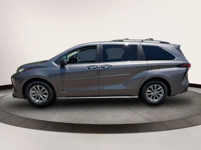 2021 Toyota Sienna — detail view