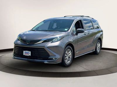 2021 Toyota Sienna — side profile view