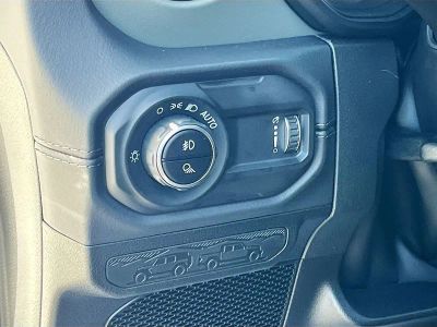 2026 Jeep Gladiator — photo 10 view
