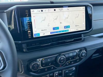 2026 Jeep Gladiator — photo 16 view