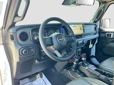 2026 Jeep Gladiator — photo 9 view