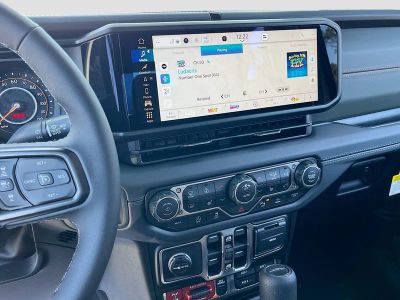 2026 Jeep Gladiator — photo 15 view