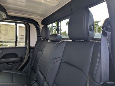 2026 Jeep Gladiator — photo 7 view