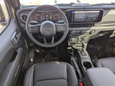 2026 Jeep Gladiator — photo 10 view