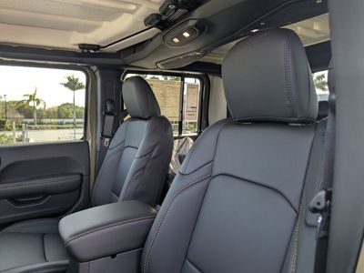 2026 Jeep Gladiator — photo 11 view