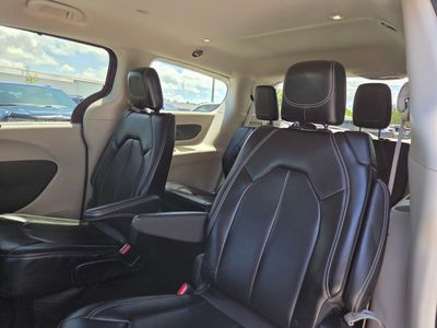 2023 Chrysler Pacifica — photo 19 view