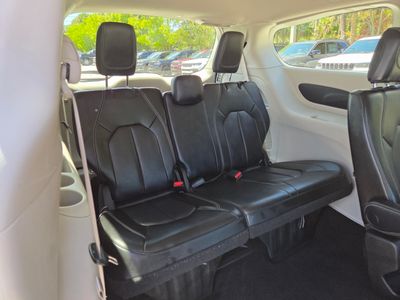 2023 Chrysler Pacifica — photo 15 view