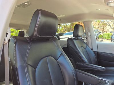2023 Chrysler Pacifica — photo 11 view