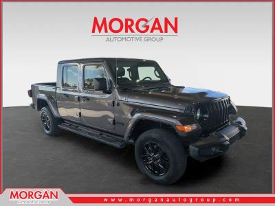 2022 Jeep Gladiator Altitude in Granite Crystal Metallic Clearcoat — front three-quarter view