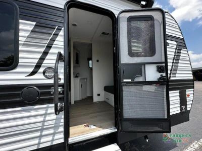 2027 Grand Design Momentum MAV — photo 10 view