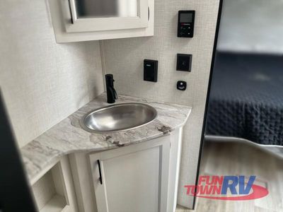 2025 Venture RV Stratus - Photo 41