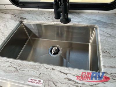 2025 Venture RV Stratus - Photo 28