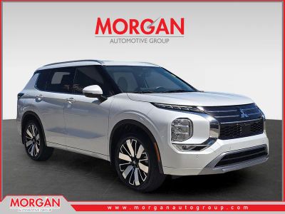 2025 Mitsubishi Outlander SEL in White Diamond — front three-quarter view