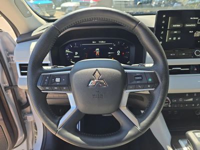 2025 Mitsubishi Outlander — photo 32 view