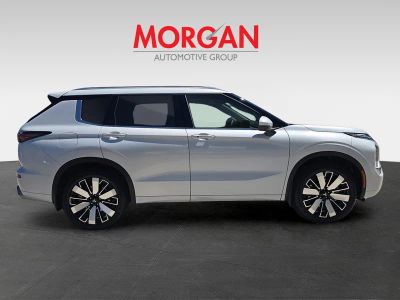 2025 Mitsubishi Outlander — photo 9 view
