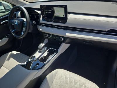 2025 Mitsubishi Outlander — photo 12 view