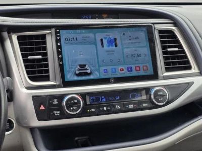 2017 Toyota Highlander - Photo 9