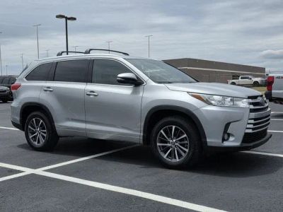 2017 Toyota Highlander - Photo 1