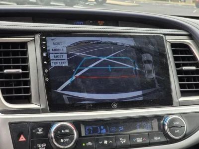 2017 Toyota Highlander - Photo 10