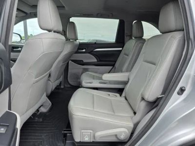 2017 Toyota Highlander - Photo 16