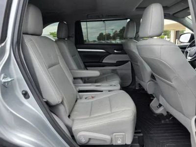 2017 Toyota Highlander - Photo 28