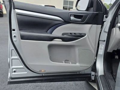 2017 Toyota Highlander - Photo 14