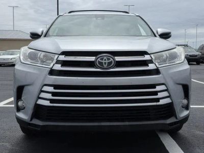 2017 Toyota Highlander - Photo 2