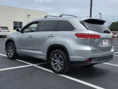 2017 Toyota Highlander - Photo 6