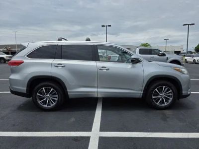 2017 Toyota Highlander - Photo 3
