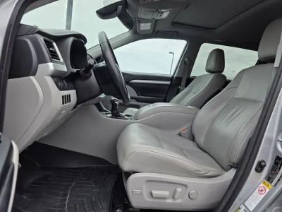2017 Toyota Highlander - Photo 12