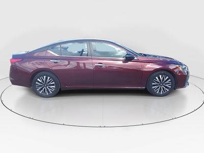 2024 Nissan Altima — photo 8 view