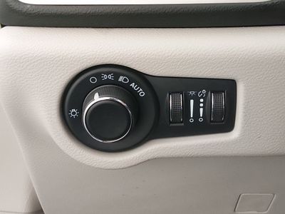 2023 Chrysler Voyager - Photo 13