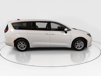 2023 Chrysler Voyager - Photo 8