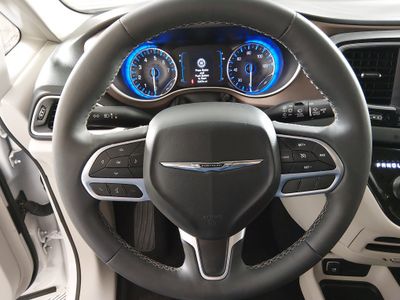2023 Chrysler Voyager - Photo 12