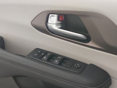 2023 Chrysler Voyager - Photo 18