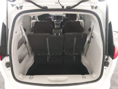 2023 Chrysler Voyager - Photo 11