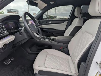 2024 Volkswagen Atlas Cross Sport — photo 12 view
