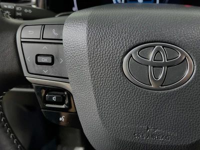2025 Toyota Camry — photo 16 view