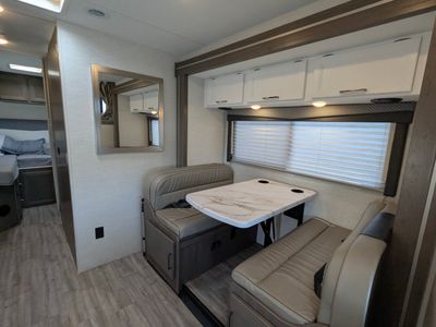 2025 Thor Motor Coach Four Winds — photo 25 view