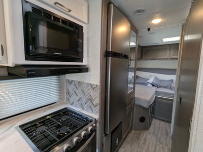 2025 Thor Motor Coach Four Winds — photo 24 view