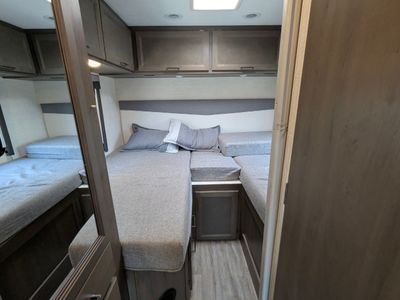 2025 Thor Motor Coach Four Winds — photo 14 view