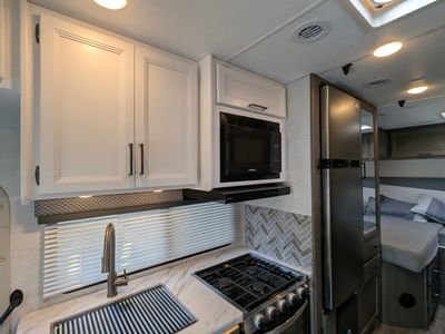 2025 Thor Motor Coach Four Winds — photo 13 view